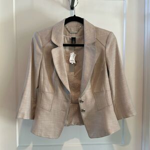 NWT White House Black Market 3/4 Sleeve Beige Blazer Size 4 in Perfect Condition